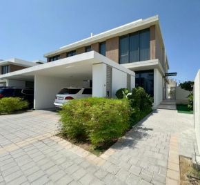 Luxury & Stunning Family Villa-Dubai Hills Estate